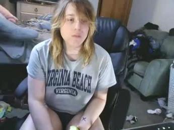 lilybvixen — Chaturbate stream photo (Apr 2026)