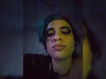 UntouchableSquirtWitch — modelo de webcam en línea en bongacams