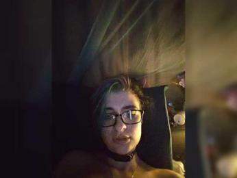 UntouchableSquirtWitch — modelo de webcam en línea en bongacams