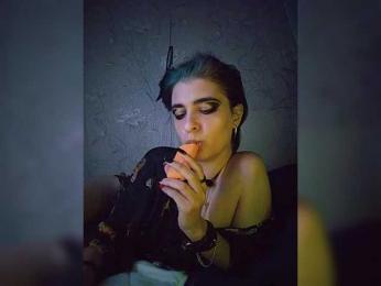 UntouchableSquirtWitch — modelo de webcam en línea en bongacams