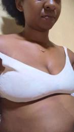 Zomaniela — modelo de webcam en línea en cam4