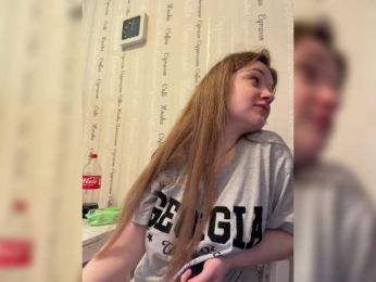 _Lisichka — modelo de webcam en línea en bongacams