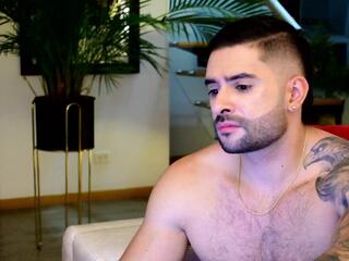 Lukhas — modelo de webcam en línea en flirt4free