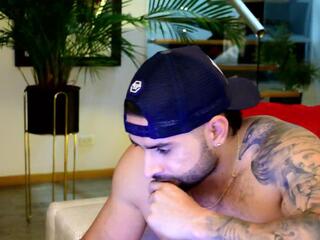 Lukhas — modelo de webcam en línea en flirt4free