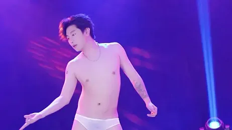 AOA-Four — modelo de webcam en línea en stripchat