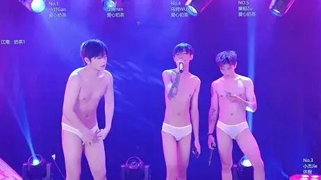 AOA-Four — modelo de webcam en línea en stripchat