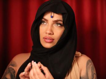 LuciaLyone — Livejasmin stream photo (Mar 2025)