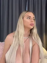 PearlPlenty — Stripchat profile photo