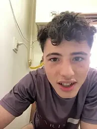 denysio89 — modelo de webcam en línea en stripchat