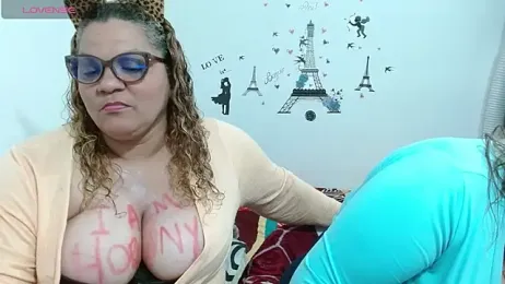 mademooms — Stripchat stream photo (Apr 2026)