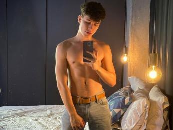 AdrianMorelli — modelo de webcam en línea en livejasmin