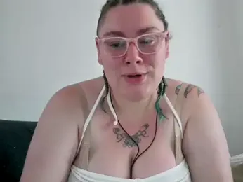 Bustycurves — Stripchat stream photo (Jul 2025)