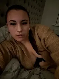 IzzyGreen — Stripchat stream photo (Oct 2025)