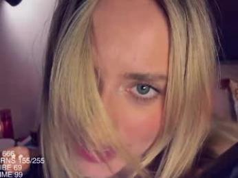 yvie_ — modelo de webcam en línea en chaturbate