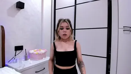 TinyKim_ — modelo de webcam en línea en stripchat