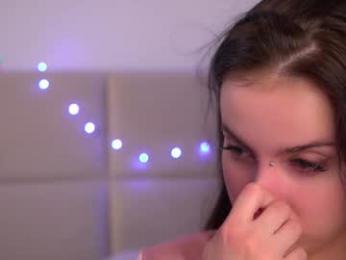 vivid_girls — modelo de webcam en línea en chaturbate