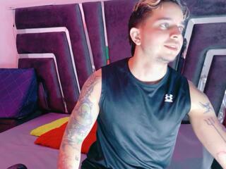 Alice Slave & Max Dominant — modelo de webcam en línea en flirt4free