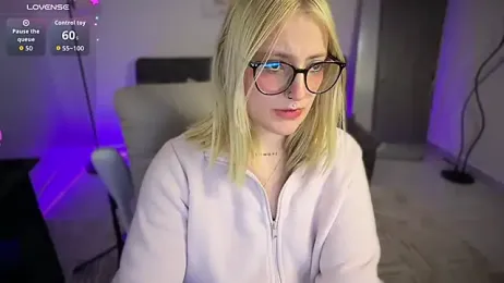 Megan_lu2 — modelo de webcam en línea en stripchat