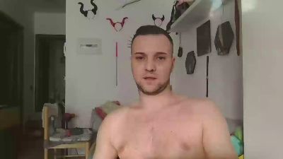 YoungItalian7 — modelo de webcam en línea en cam4