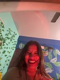 V-Hot-Sweti — modelo de webcam en línea en stripchat