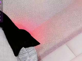 angeles-bust — Camsoda stream photo (Apr 2026)