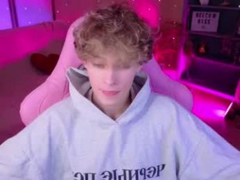 curly_twinkboy — modelo de webcam en línea en chaturbate