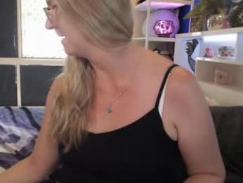 total_aussie_milfs — Chaturbate stream photo (Feb 2026)