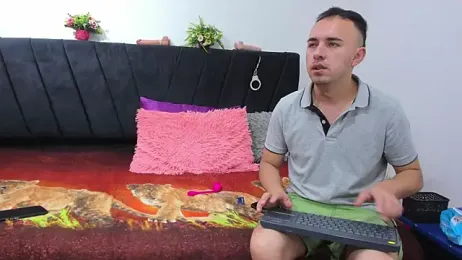 big-dicktop23 — modelo de webcam en línea en stripchat