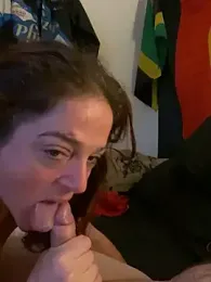 Milfwithyoungandhung — Stripchat stream photo (Jun 2025)