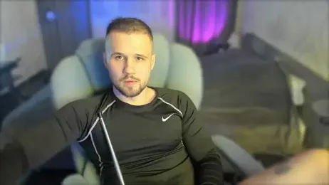 Vladik_b — Stripchat stream photo (Apr 2025)