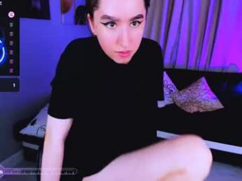 lily_xbaby — Chaturbate stream photo (Apr 2025)