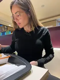 Etwas_neugierig — Stripchat stream photo (Mar 2026)