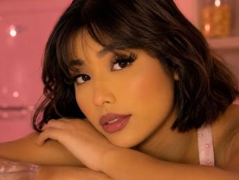 CorinaBaker — modelo de webcam en línea en livejasmin