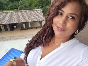 Yiya — modelo de webcam en línea en livejasmin
