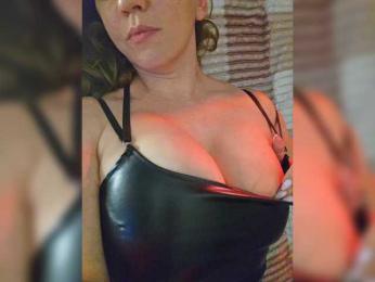 MilaSavory — modelo de webcam en línea en bongacams
