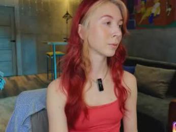 izi_fox — Chaturbate stream photo (Dec 2025)