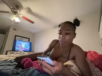 baadgirlari2 — modelo de webcam en línea en stripchat