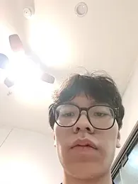 Q24Q- — Stripchat stream photo (Apr 2026)