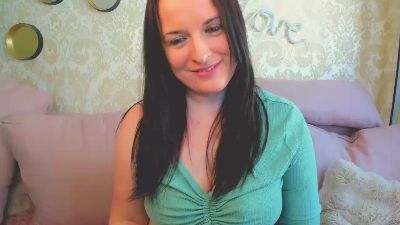 curvynova — Cam4 stream photo (Apr 2026)
