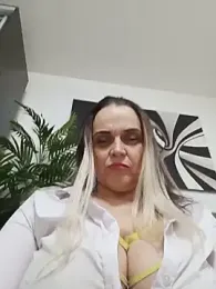 hugebobbs — Stripchat stream photo (May 2026)