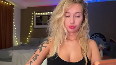 _Kiss_me_hard_ — Stripchat stream photo (May 2026)