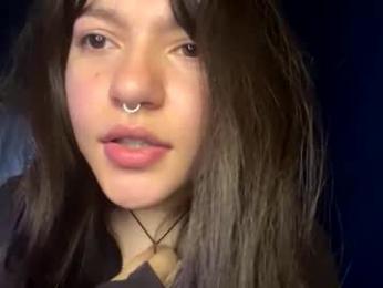 kikilove15 — Chaturbate stream photo (Jun 2026)