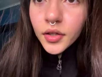 kikilove15 — Chaturbate stream photo (Jun 2026)