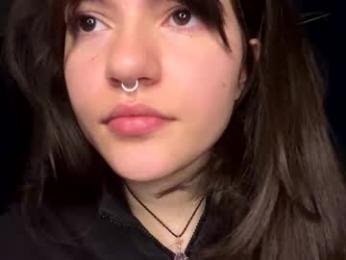 kikilove15 — Chaturbate stream photo (Jun 2026)