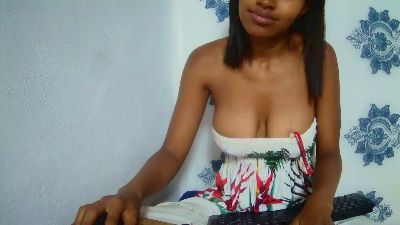 laurahsexyhot — Cam4 stream photo (Apr 2026)