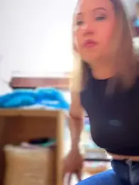 VIOLETA-25_ — Stripchat stream photo (Apr 2026)