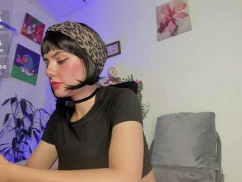Lisvandre — modelo de webcam en línea en bongacams