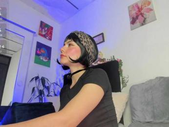 Lisvandre — modelo de webcam en línea en bongacams