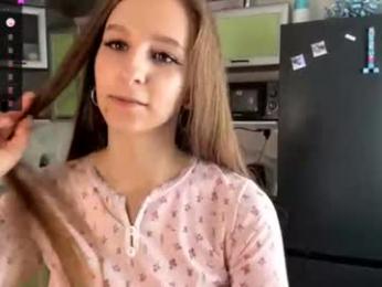 mildaczach — modelo de webcam en línea en chaturbate