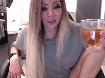 blondalina — modelo de webcam en línea en bongacams